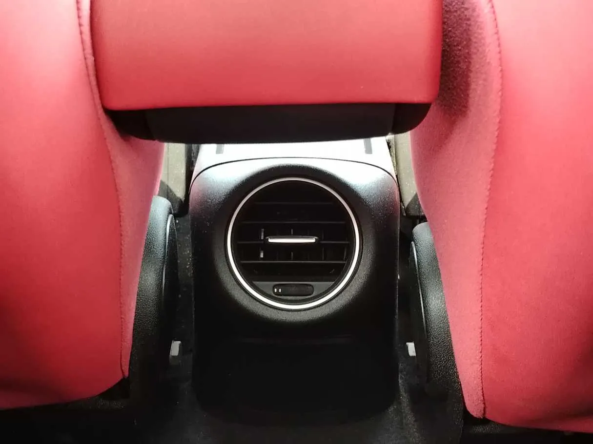 Car image 32