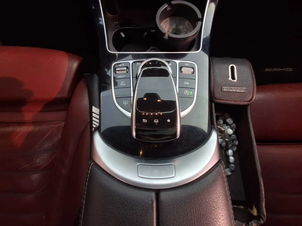 Car image 14