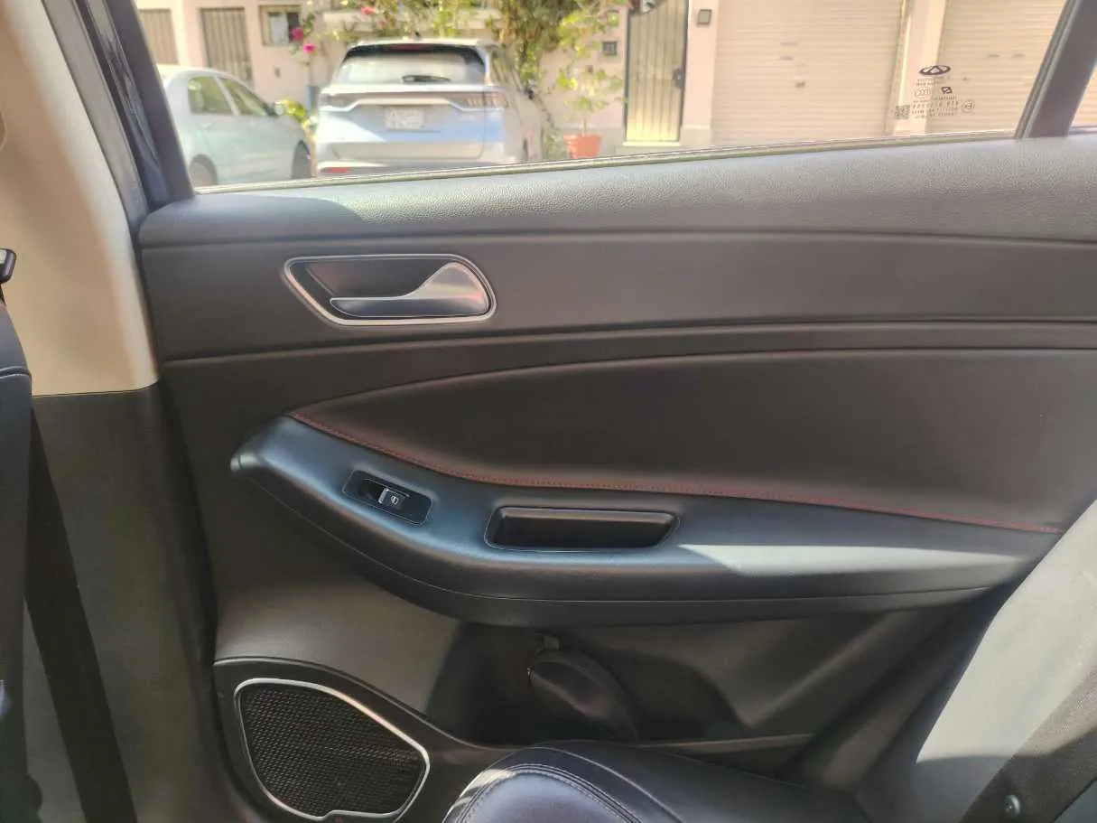 Car image 40
