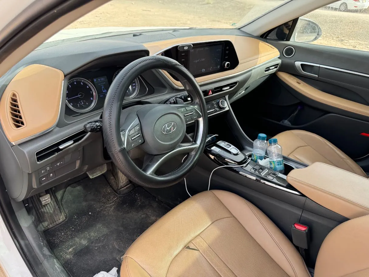 Car image 9