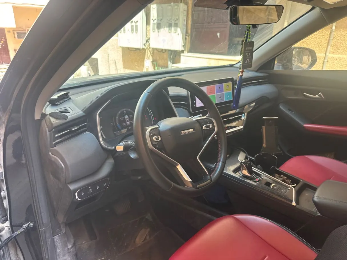 Car image 12
