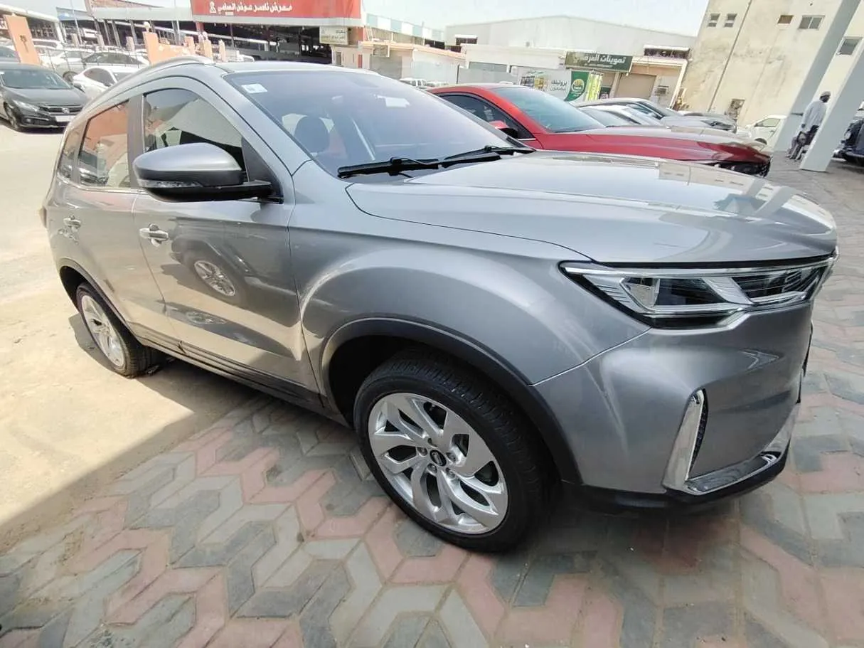 Car image 4