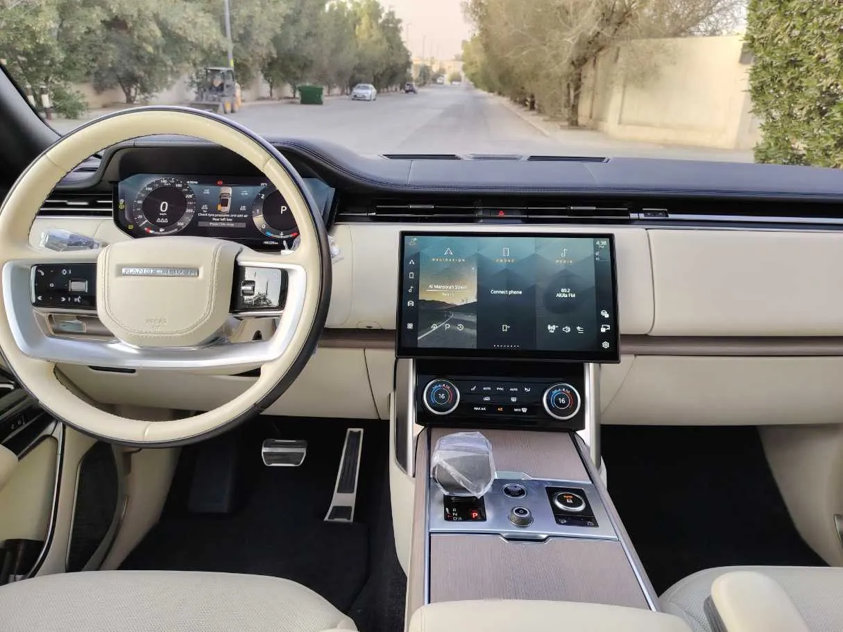 Car image 13