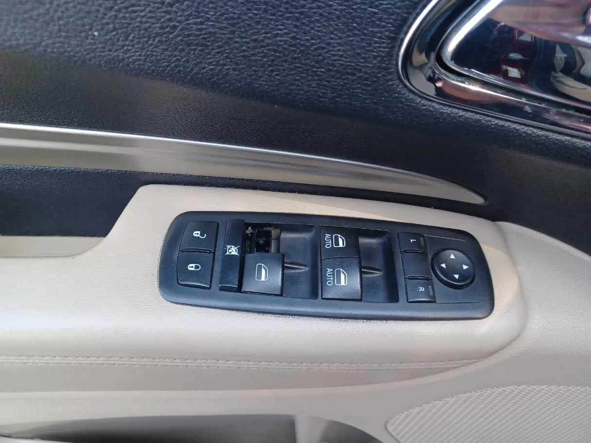 Car image 23