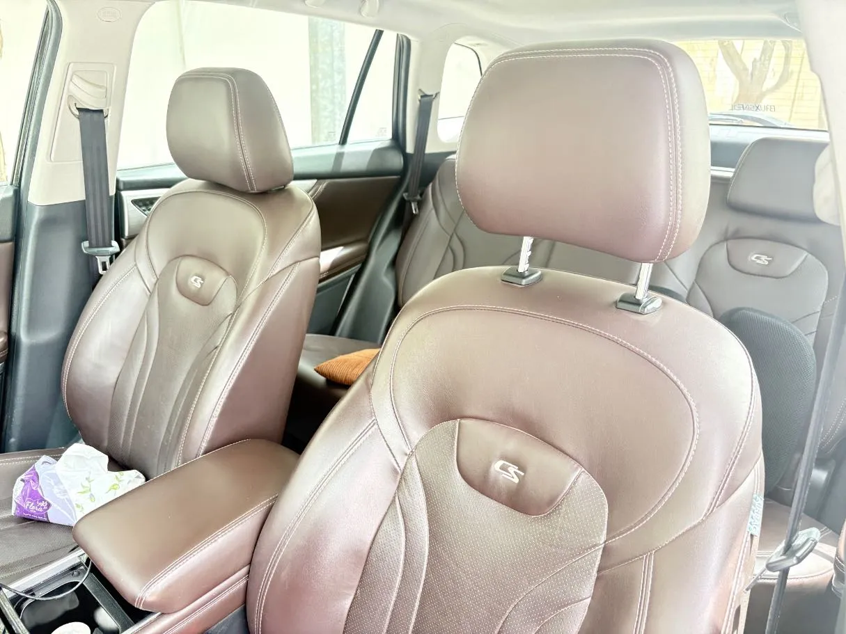 Car image 14