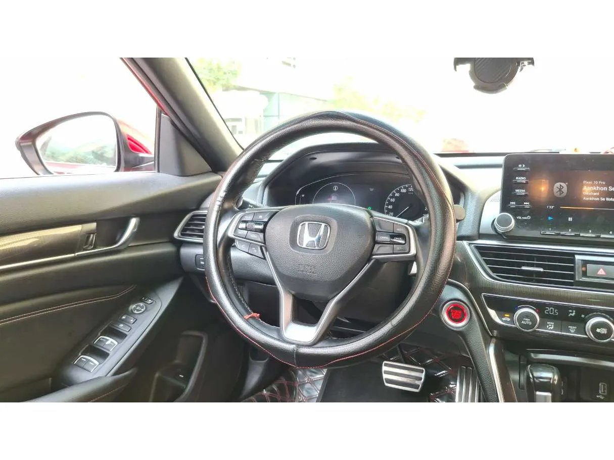 Car image 15