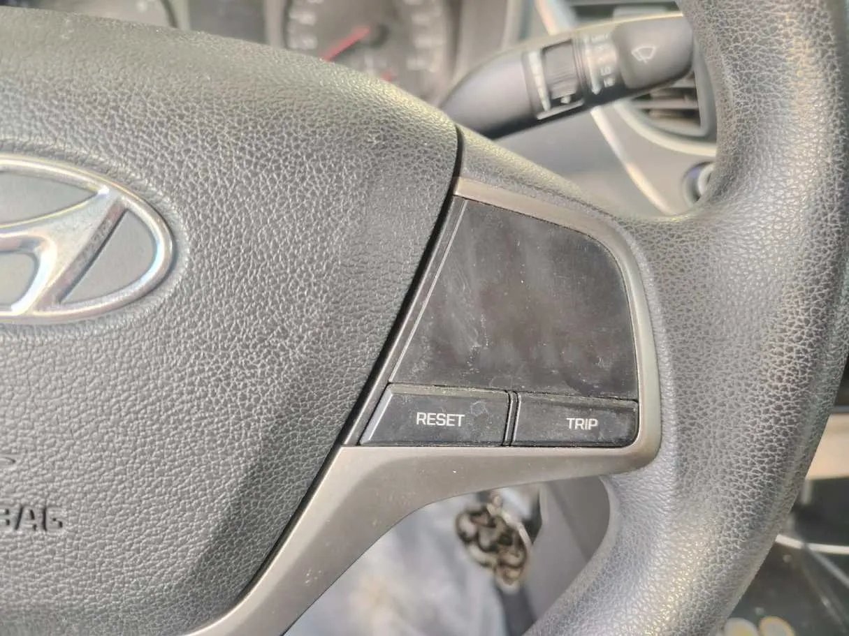 Car image 34
