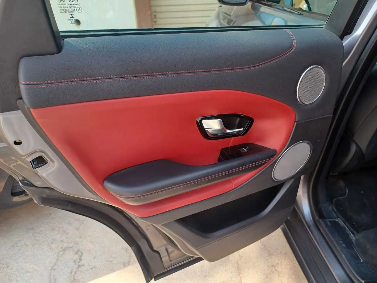 Car image 13