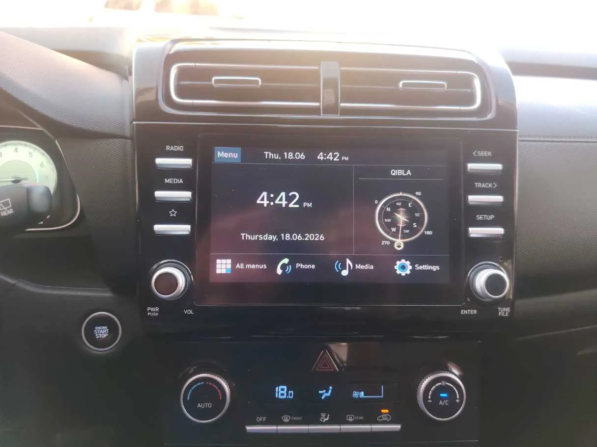 Car image 18