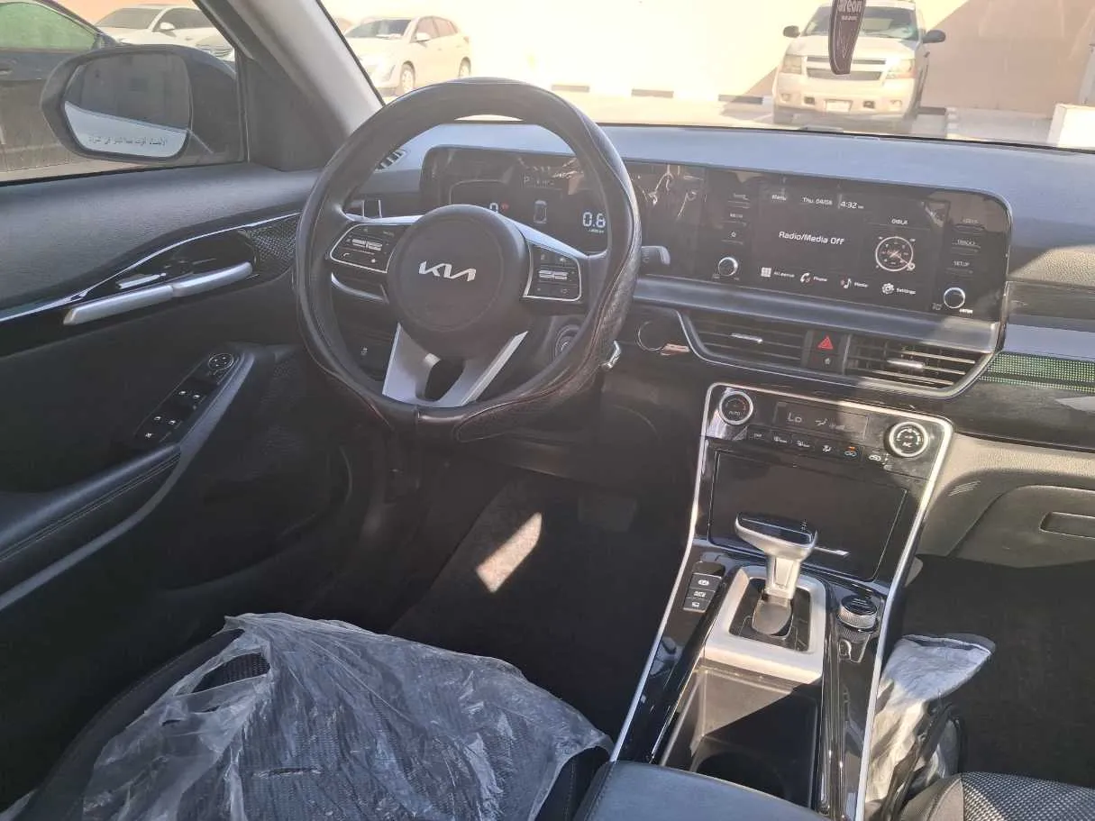 Car image 17
