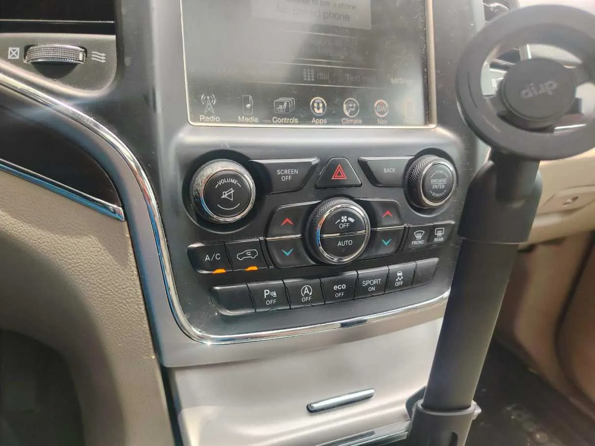 Car image 25