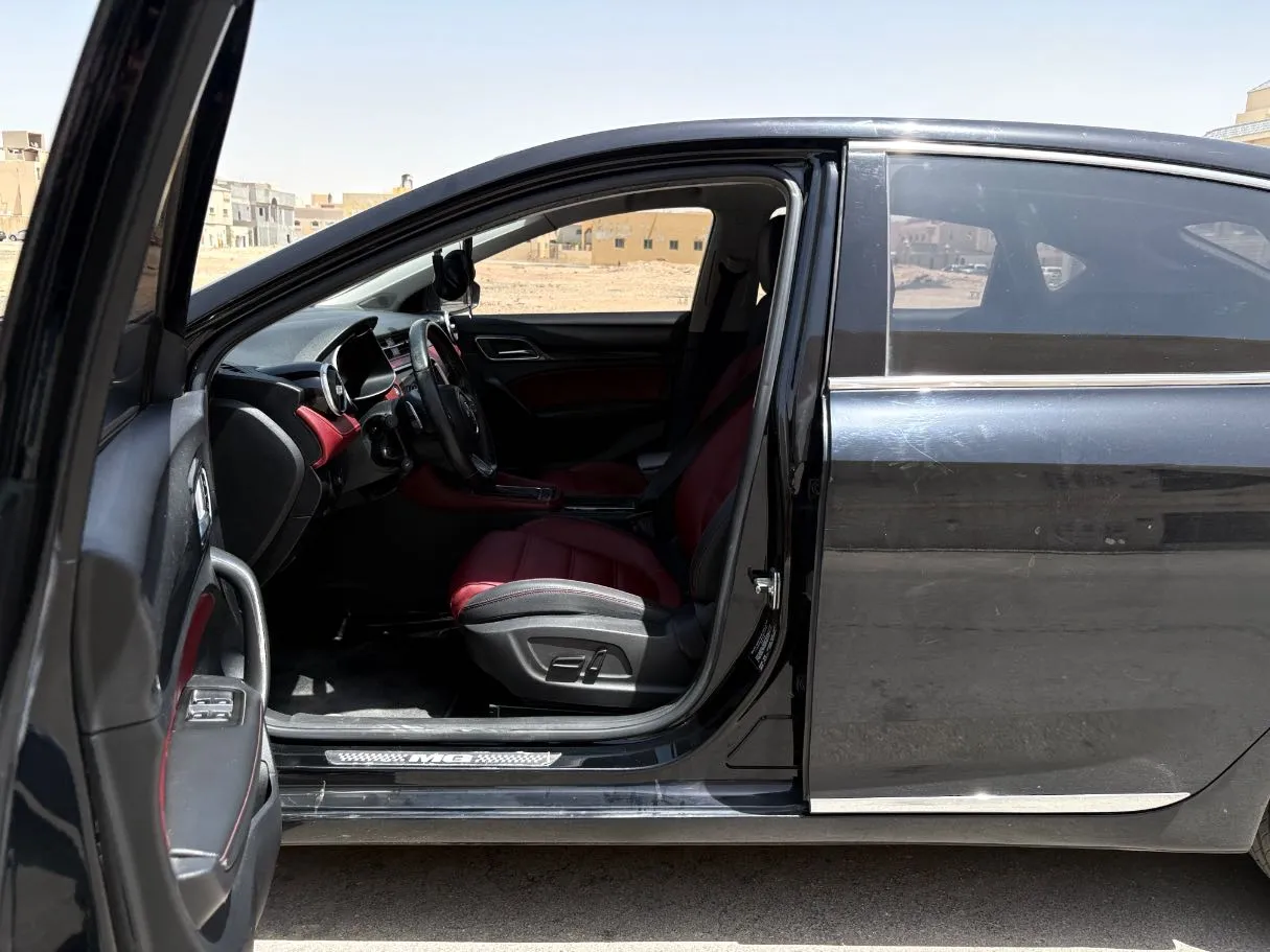 Car image 11