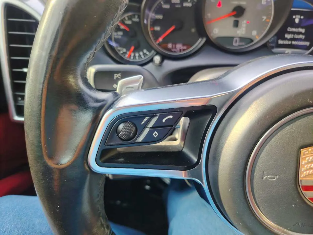 Car image 34