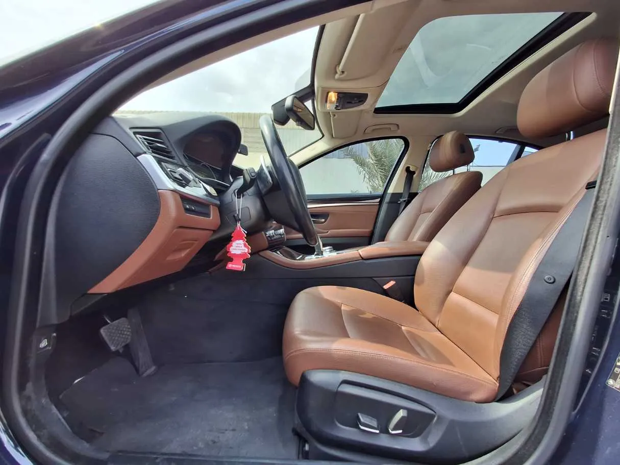 Car image 12