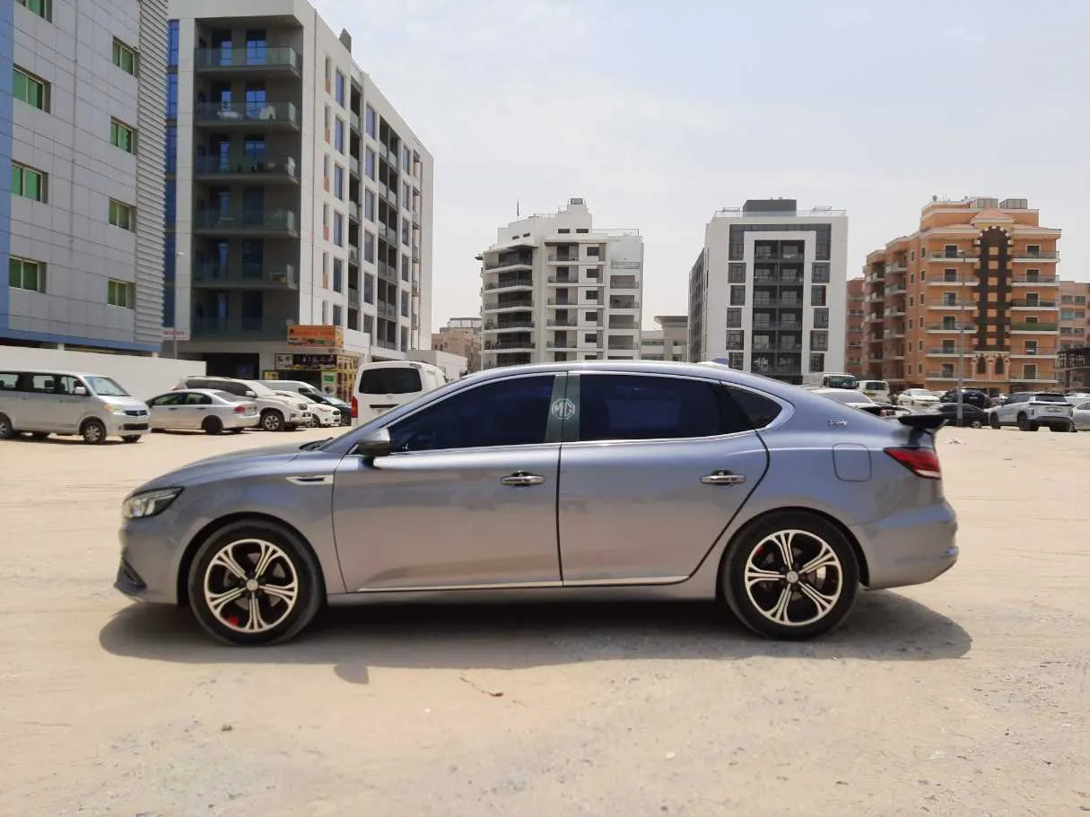 Car image 4