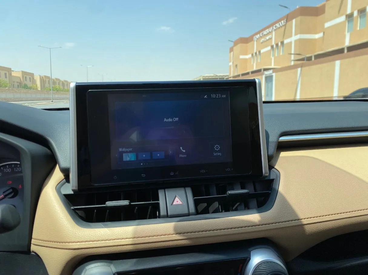 Car image 16
