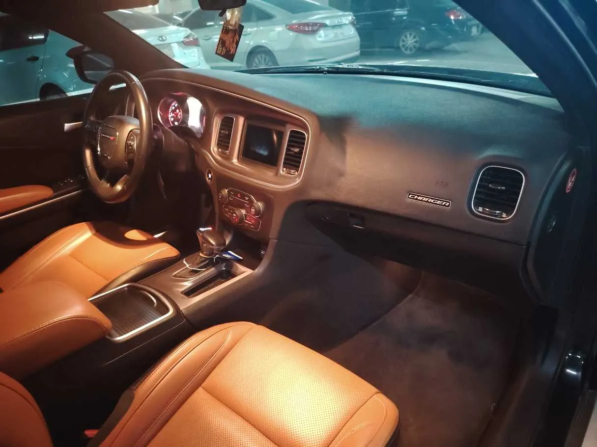 Car image 14