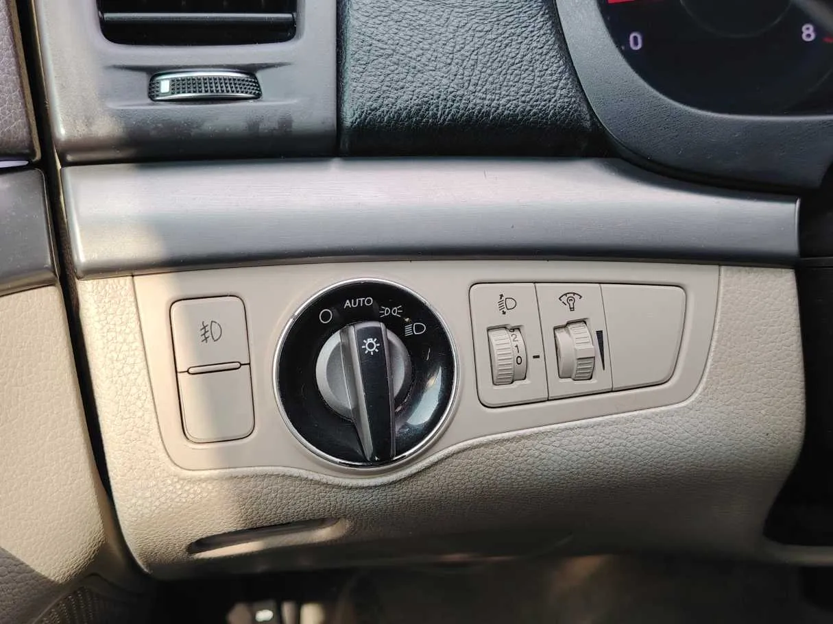 Car image 29