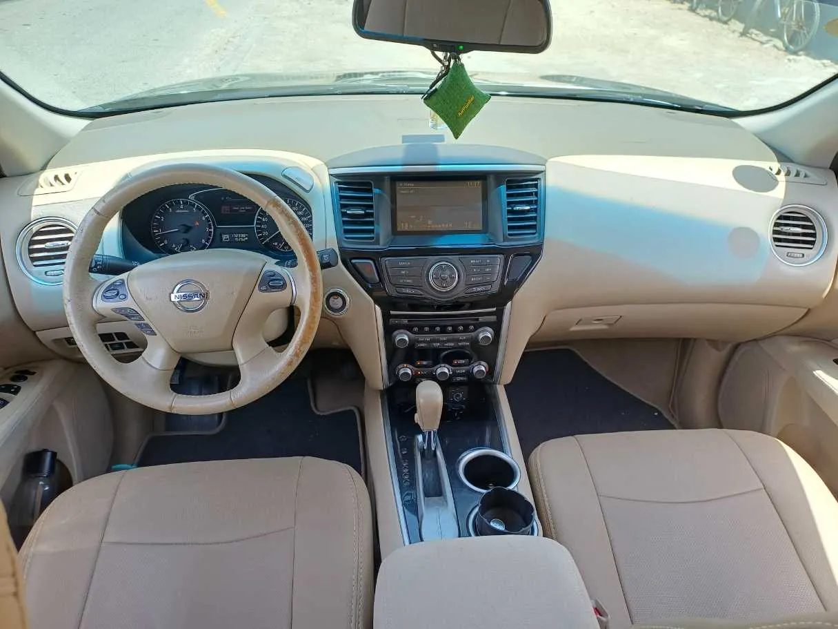 Car image 17