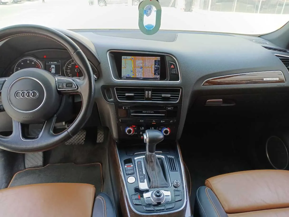 Car image 18