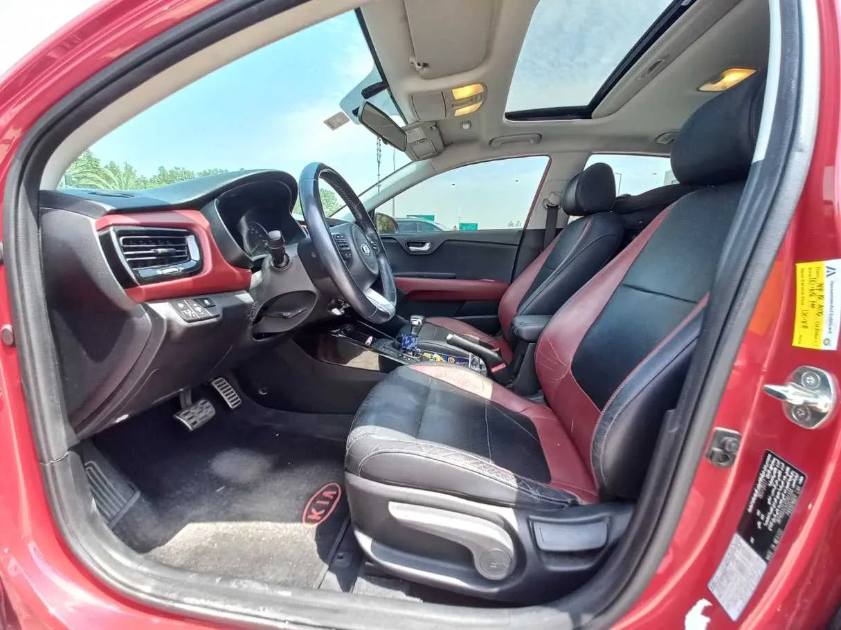 Car image 12