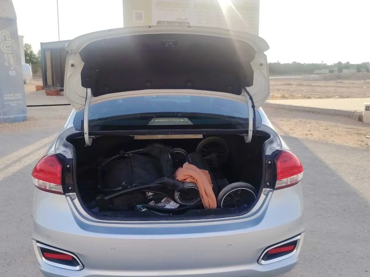 Car image 18