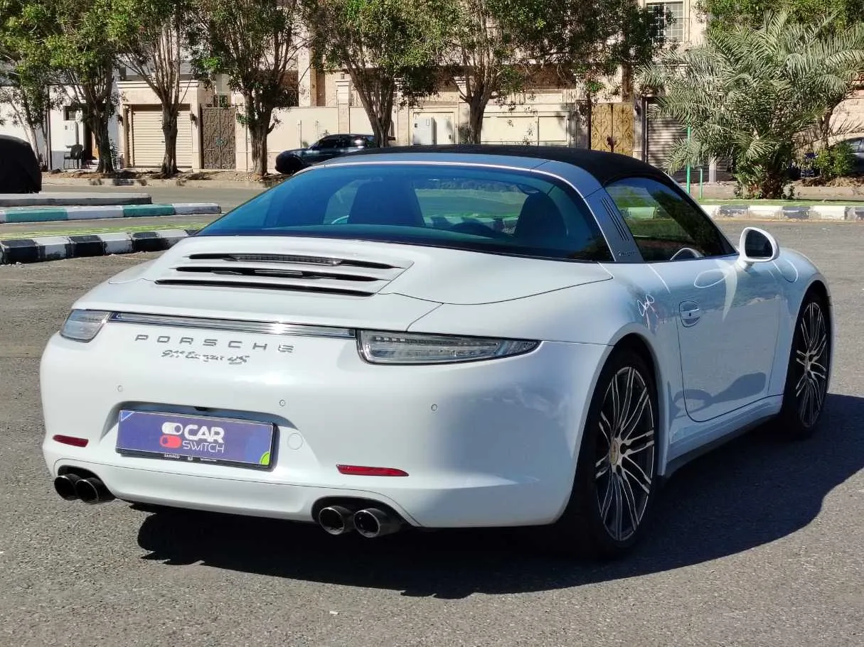 Car image 5