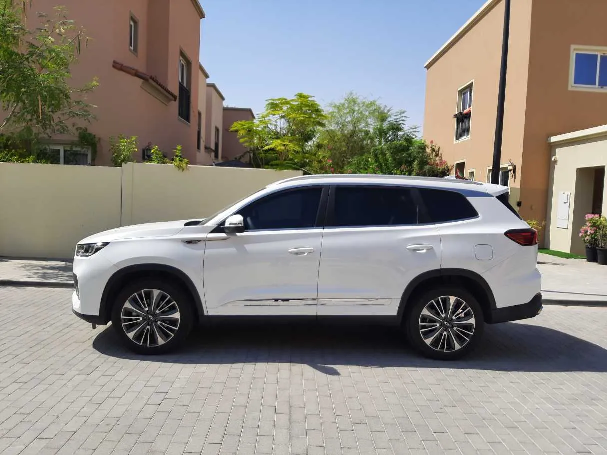 Car image 4