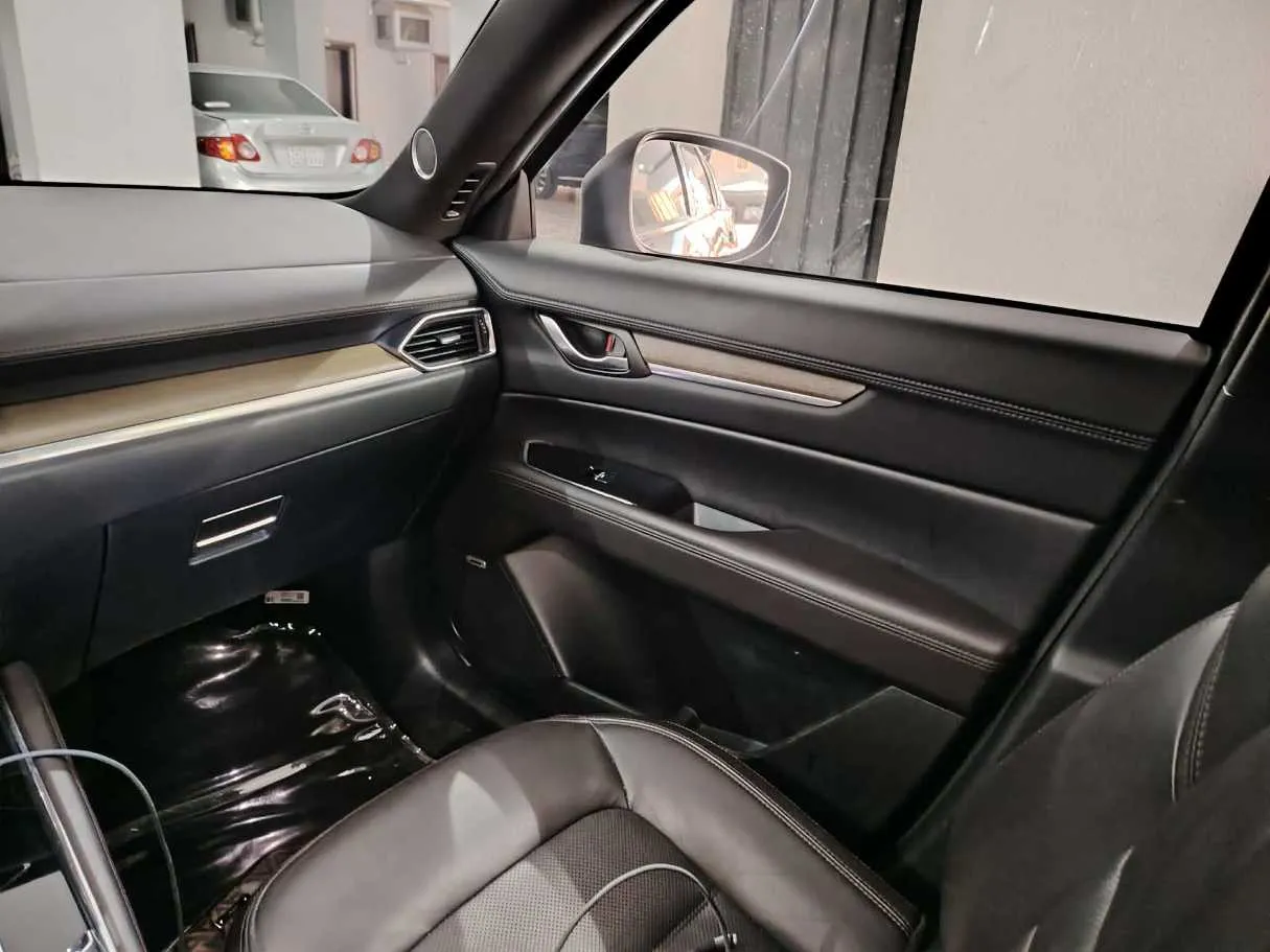 Car image 22
