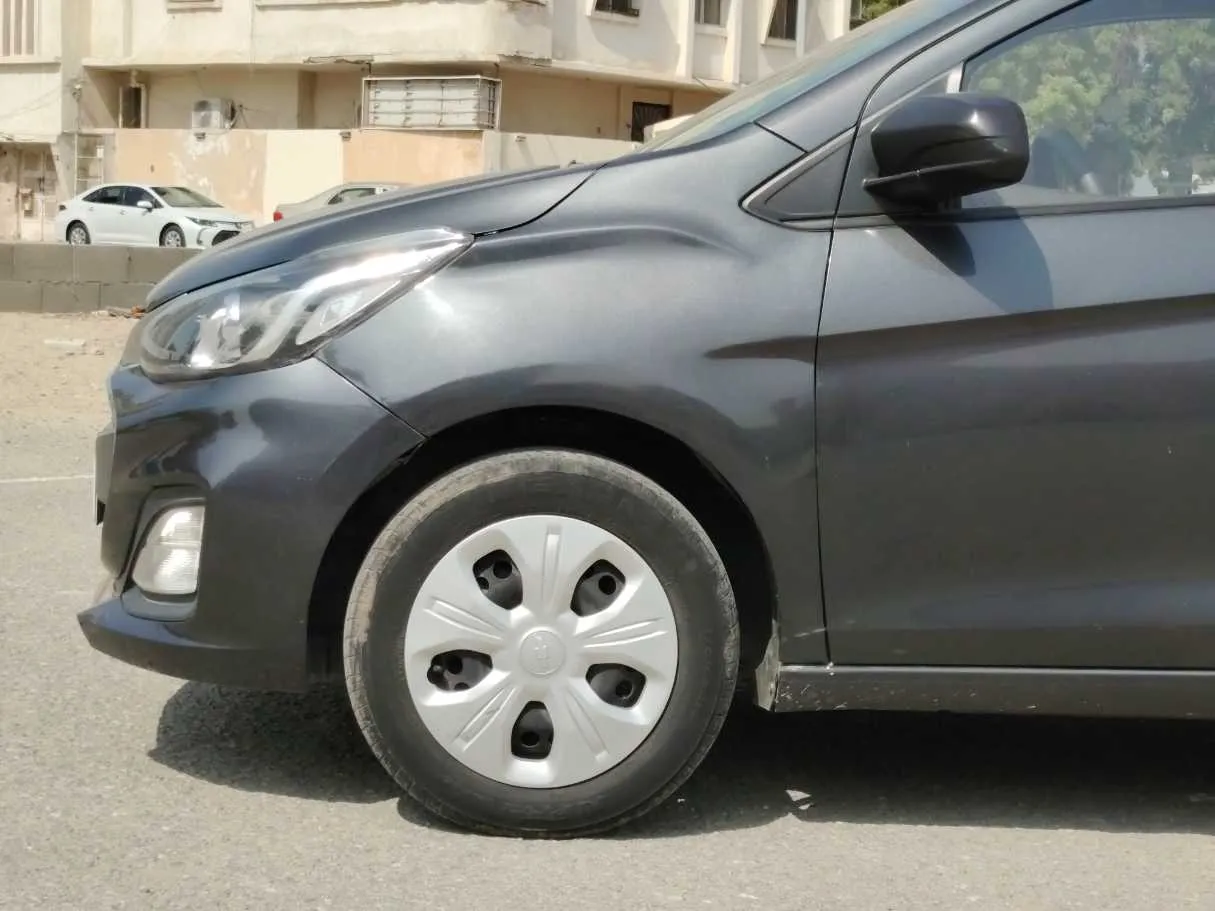 Car image 9