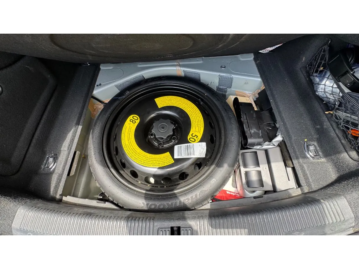 Car image 26