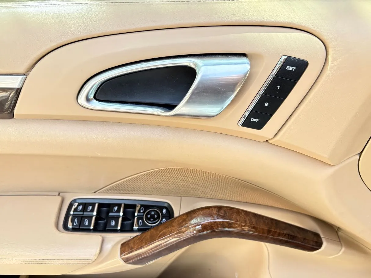 Car image 24