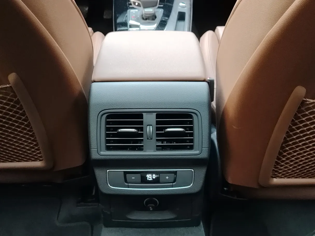 Car image 38