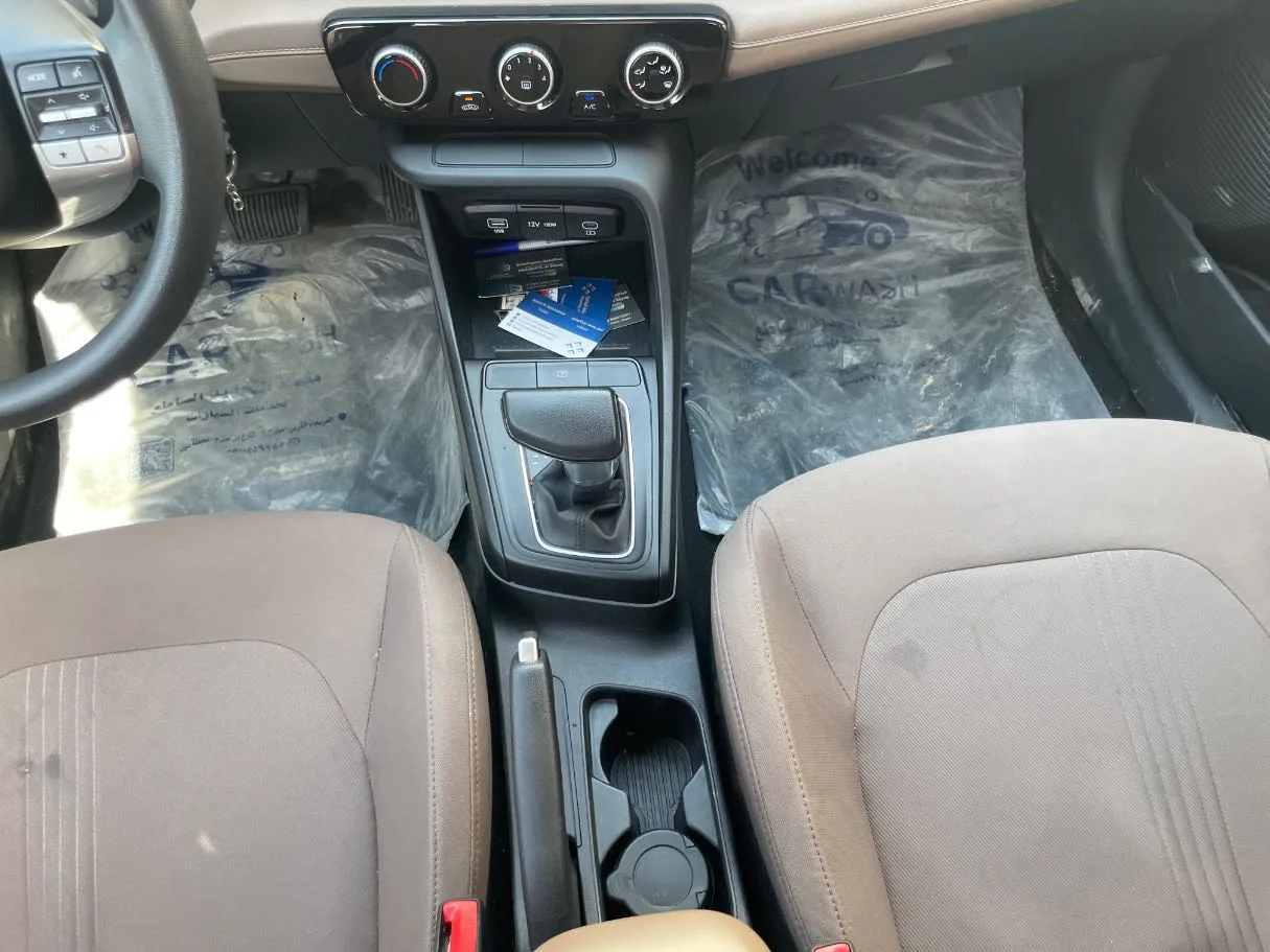 Car image 18