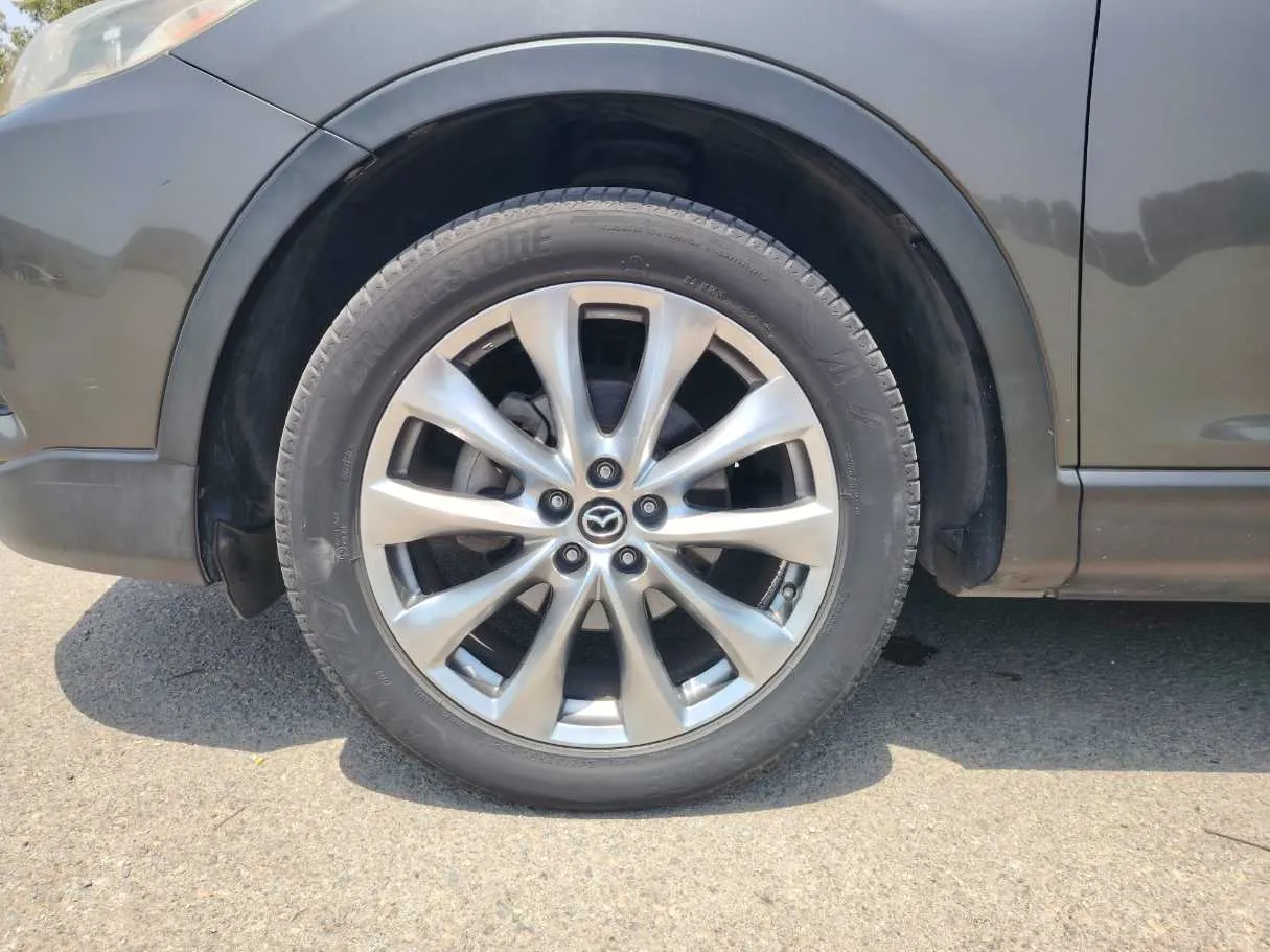 Car image 9