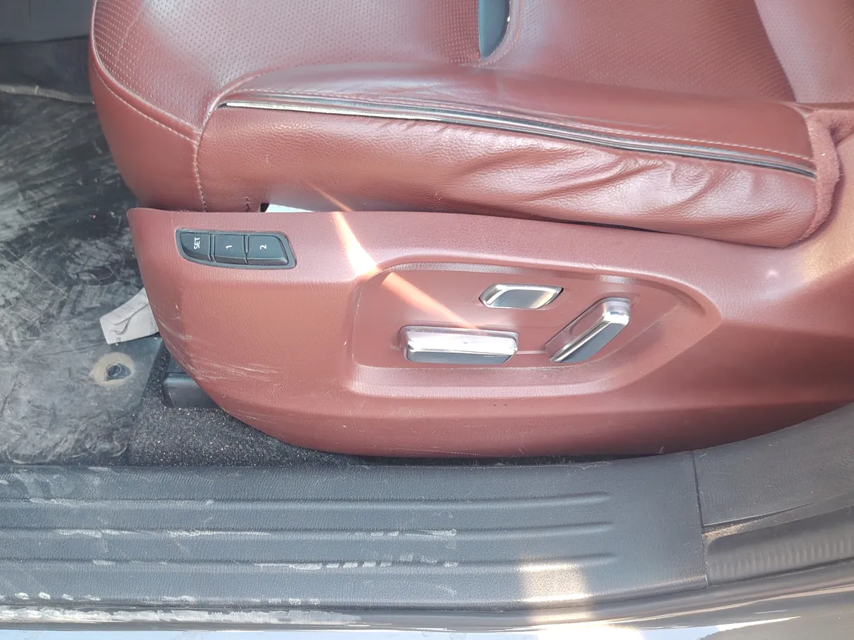 Car image 33