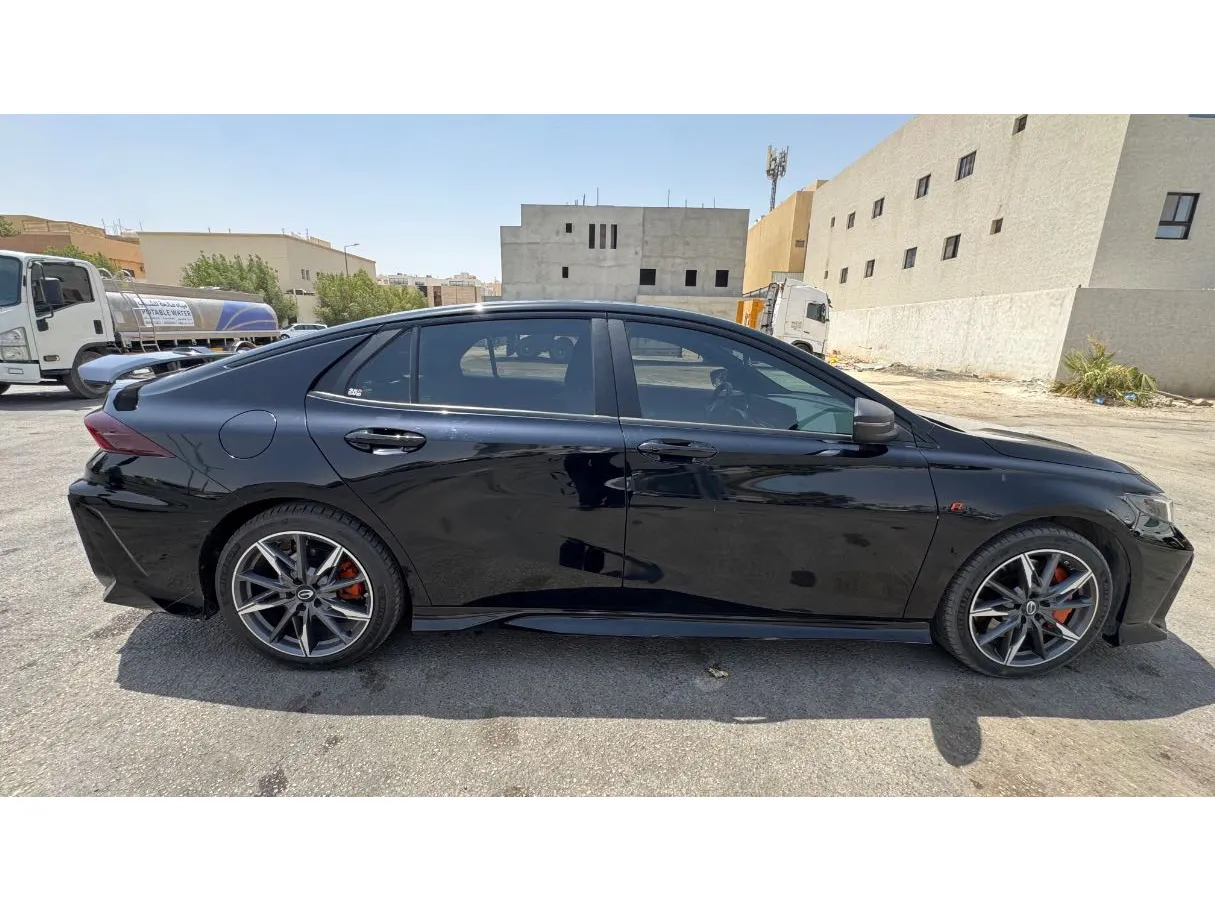 Car image 4