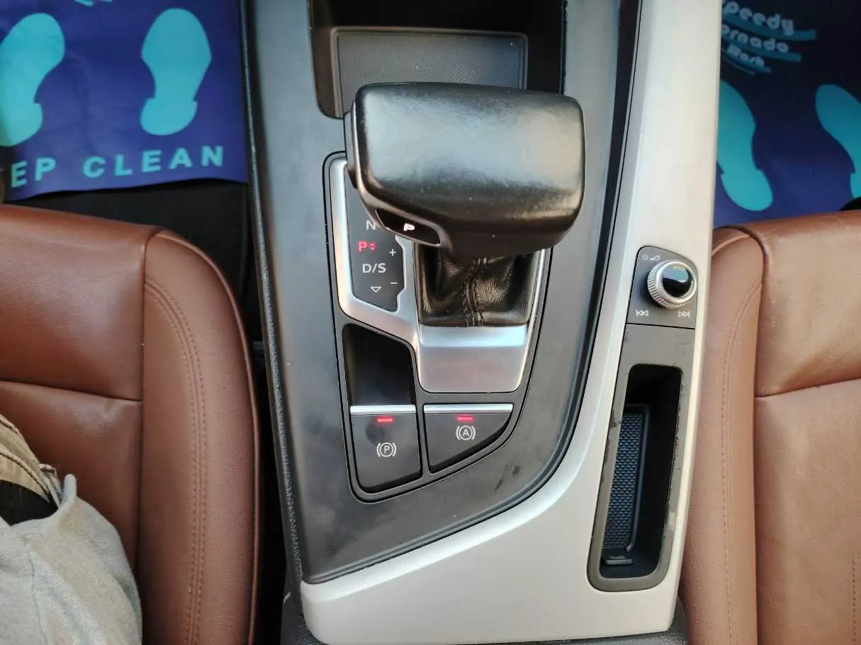 Car image 21