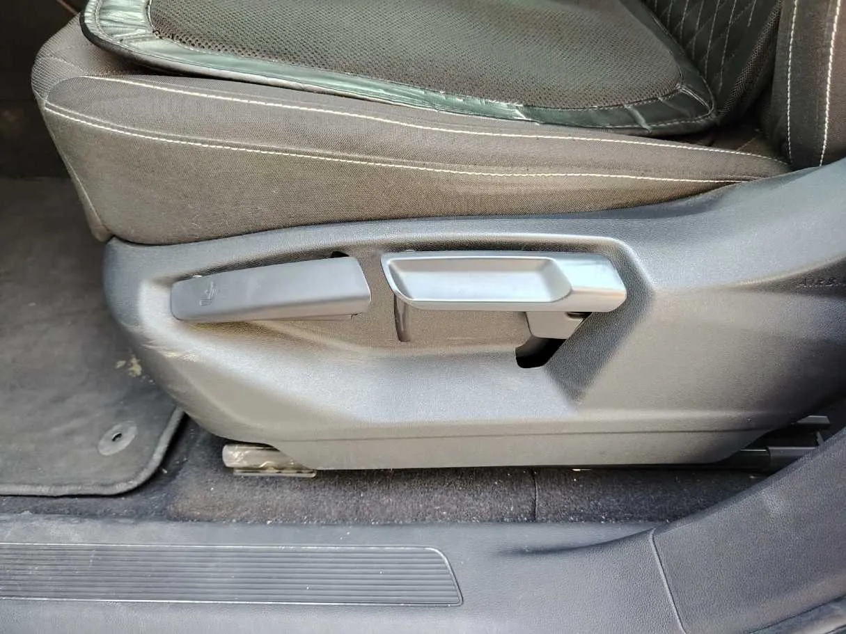 Car image 40