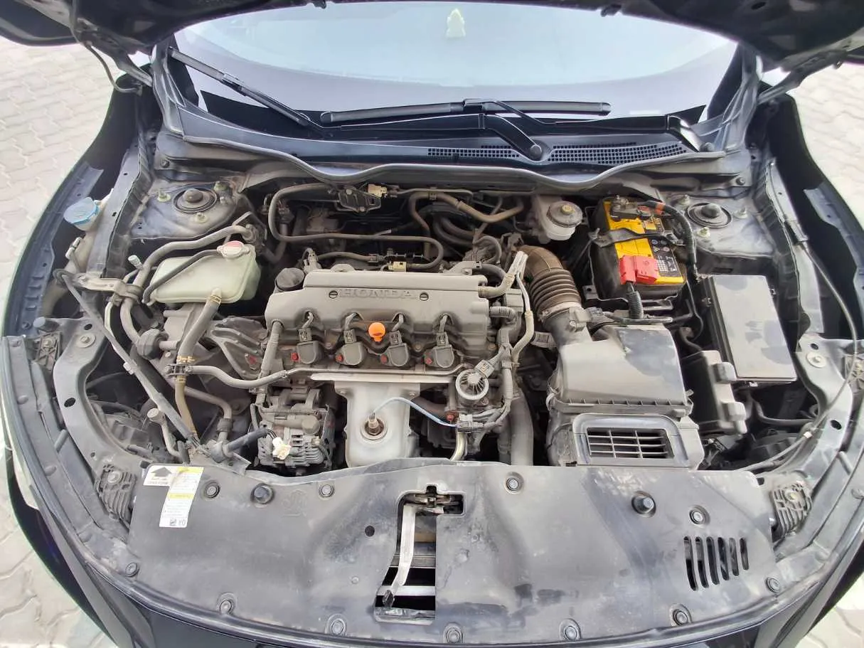Car image 19