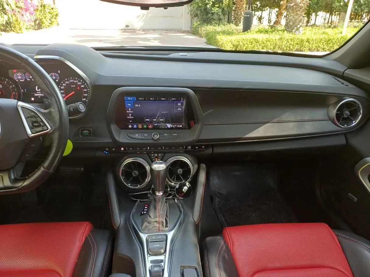 Car image 16