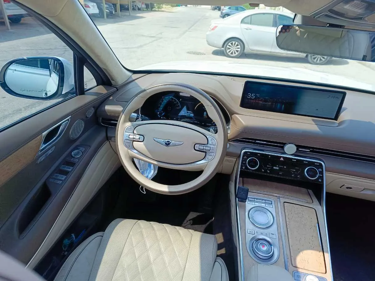 Car image 26