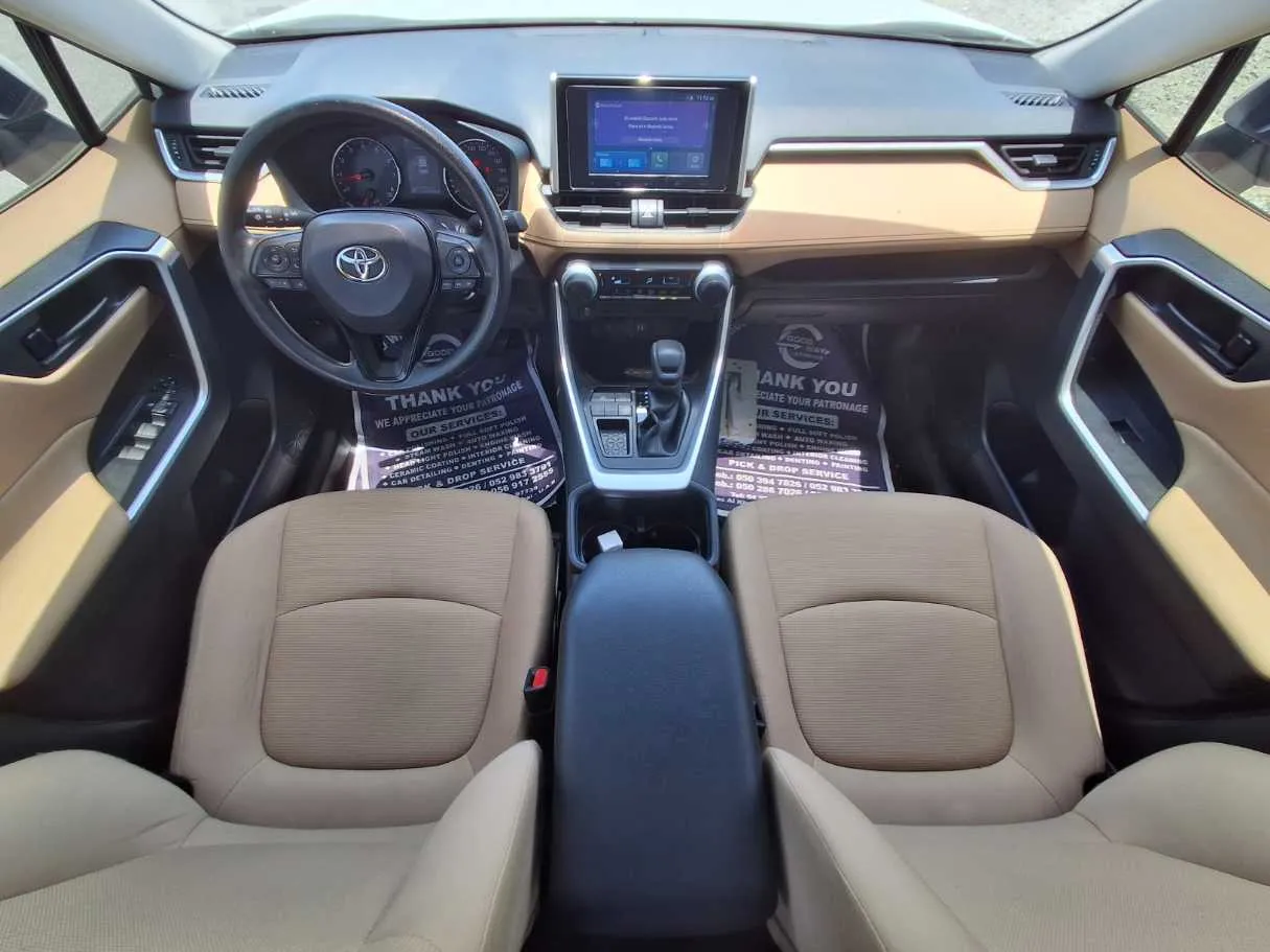 Car image 14