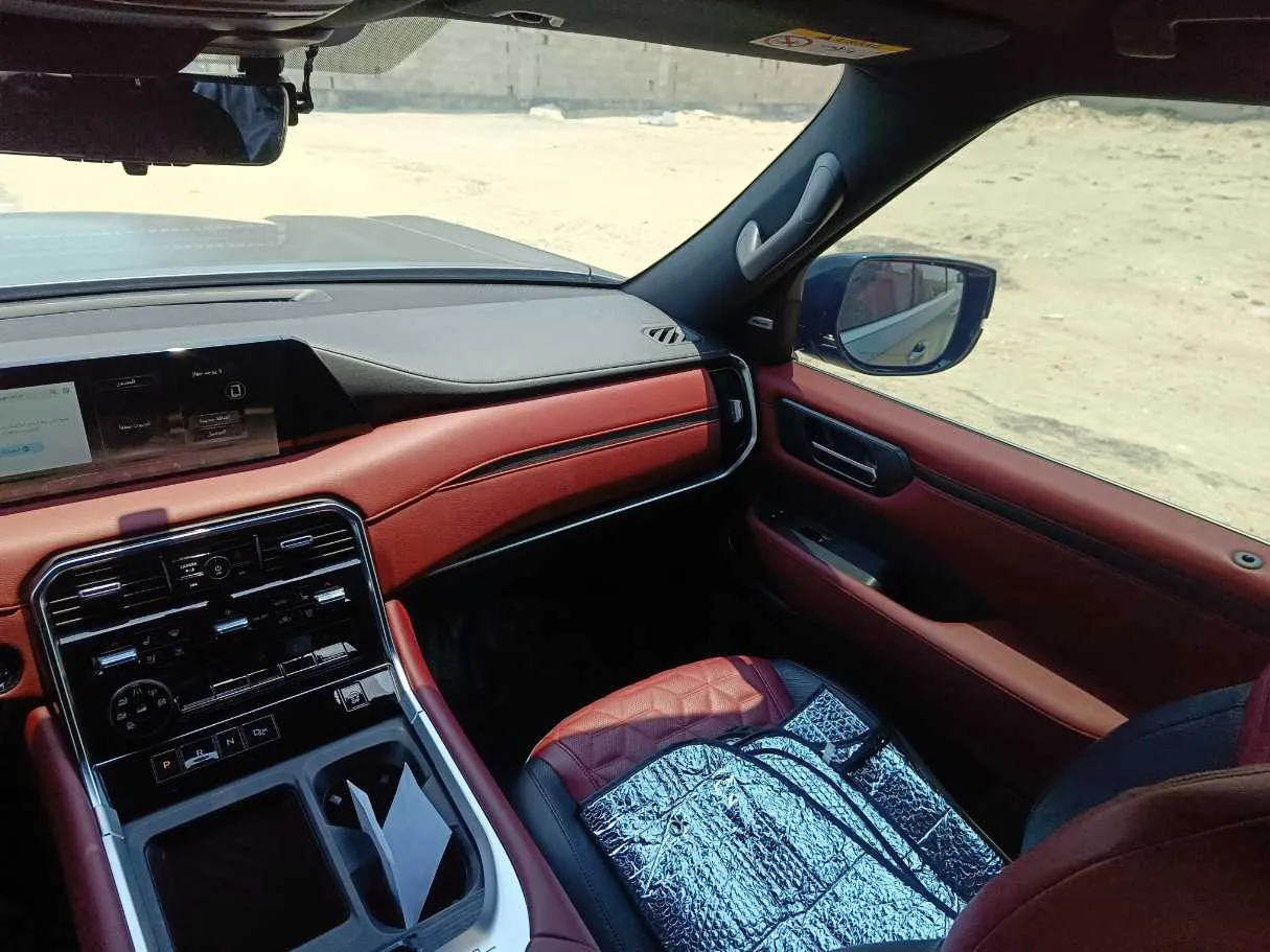 Car image 24