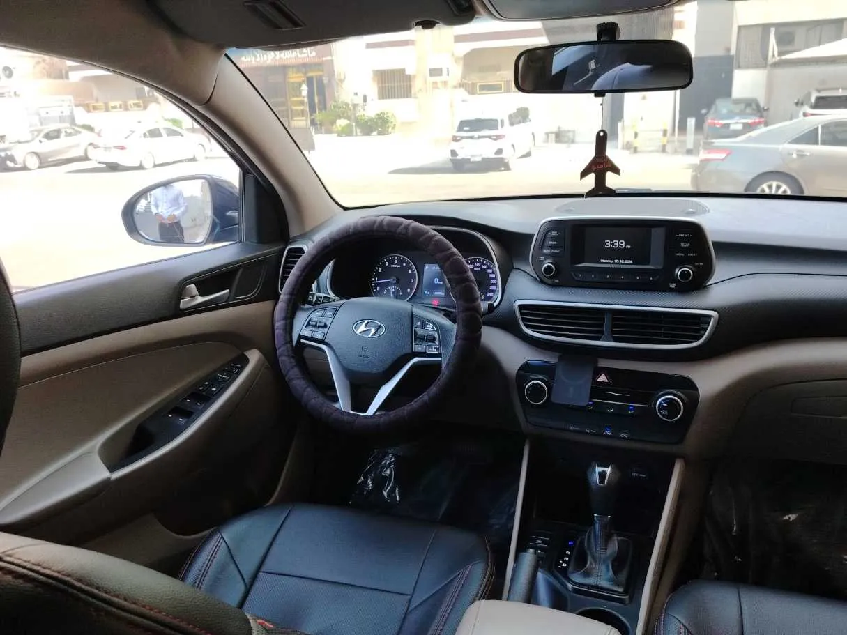 Car image 18