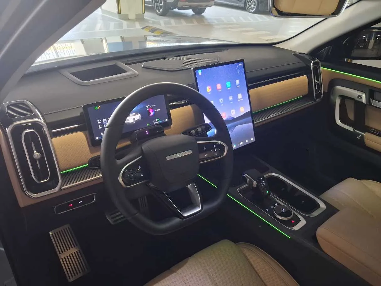 Car image 11