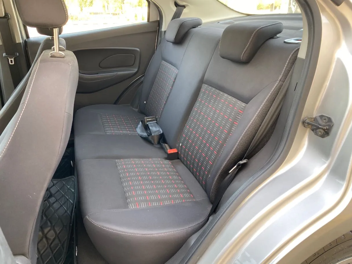 Car image 12