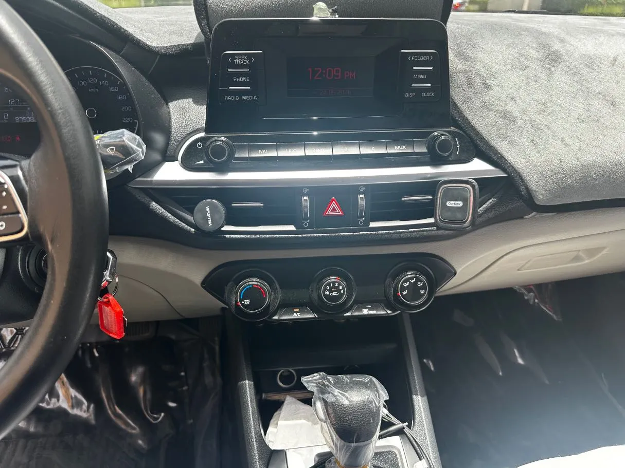 Car image 18