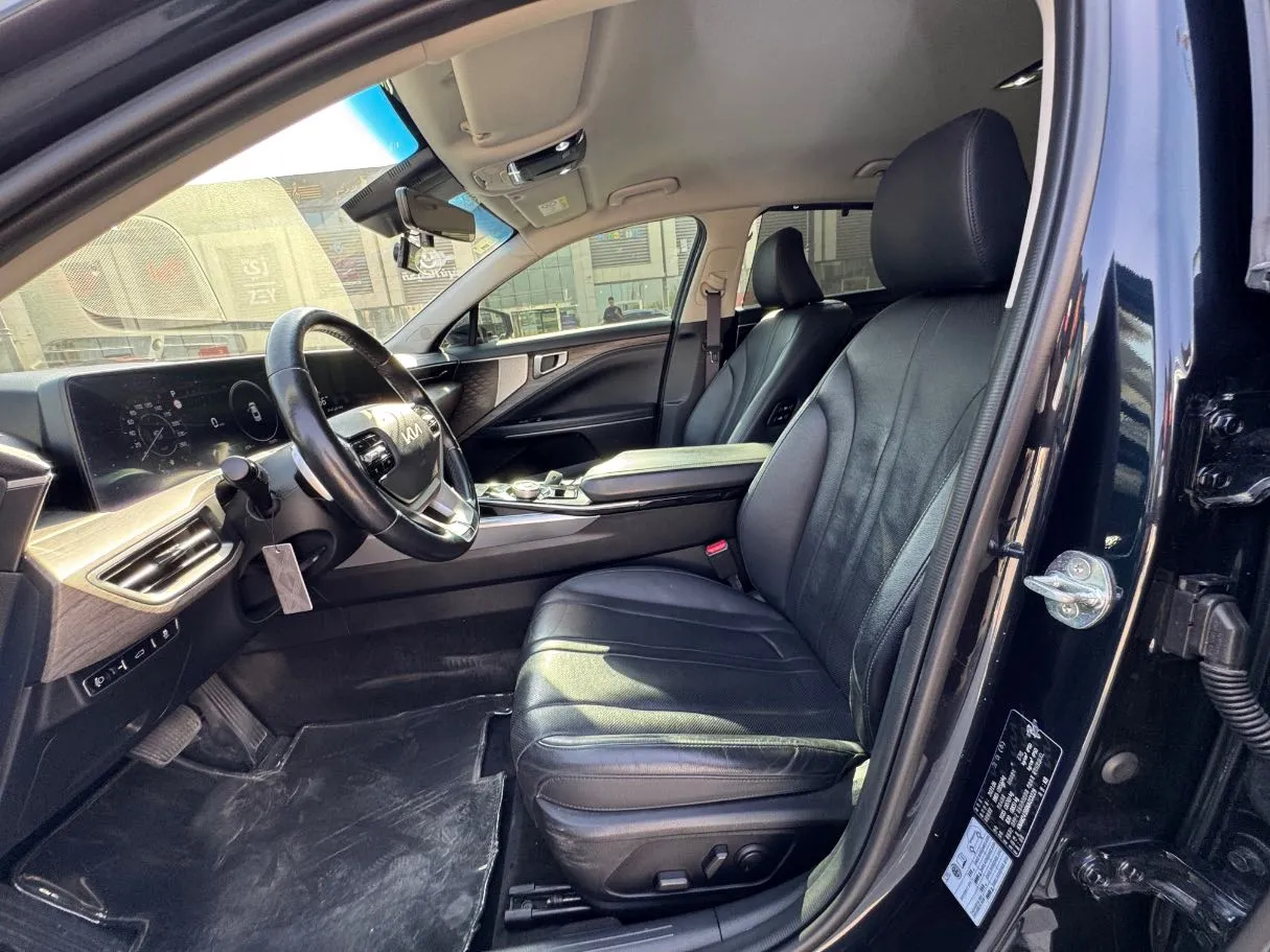 Car image 11