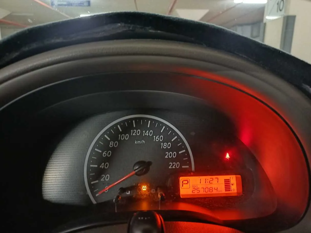Car image 14